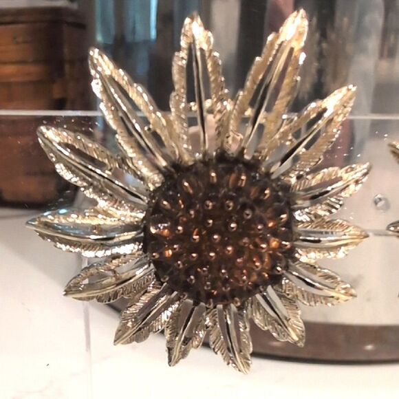 Vintage Sarah Coventry Large Star-Burst Clip On Earrings - Picture 7 of 12